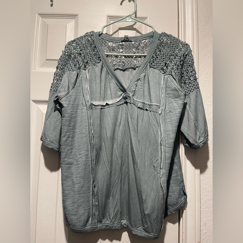 POL Gray Crochet Sleeve Top